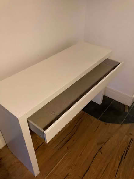 Photo of free White Console Table (Corris SY20) #1