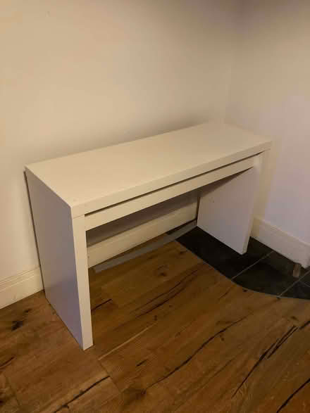 Photo of free White Console Table (Corris SY20) #2