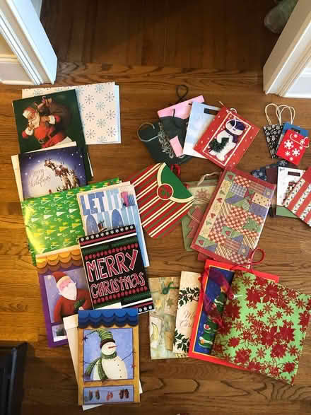 Photo of free Christmas boxes gift bags (Windward / Clubhouse) #1