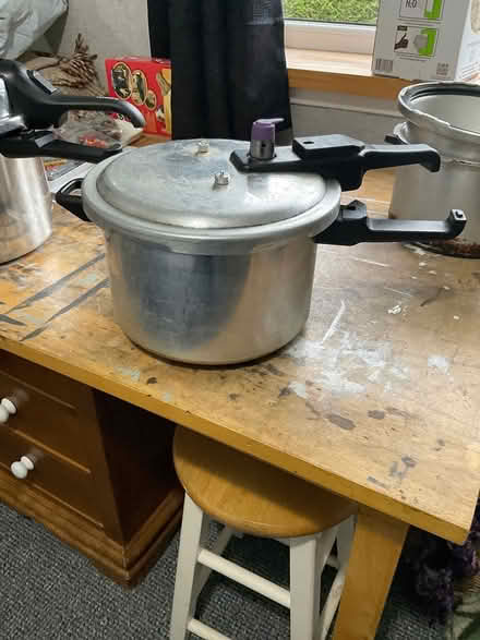 Photo of free Pressure cookers (CW11) #2