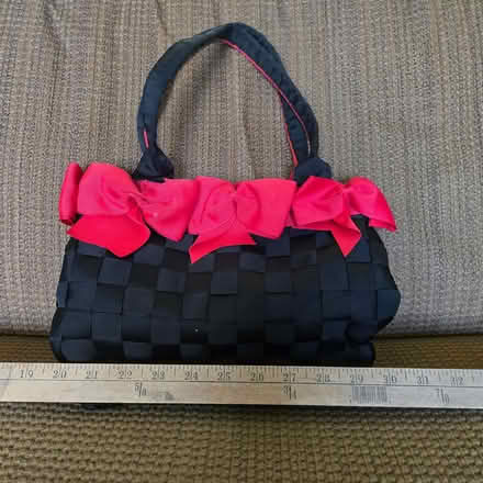 Photo of free 'Ribbon' bag (Near Odenton Elementary) #1