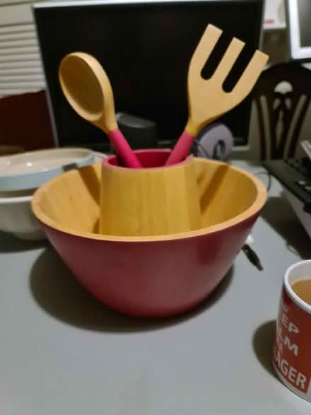 Photo of free Salad Bowl with lifters and holder (Whitestake PR4) #1