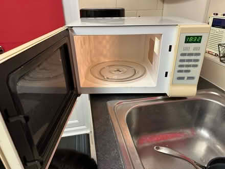 Photo of free Microwave oven (Selsdon) #3