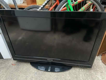 Photo of free Faulty Toshiba 32” LCD TV. See description (Amersham Common HP7) #1