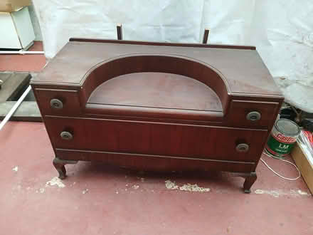 Photo of free Old dressing table (LU1. Caddington) #1