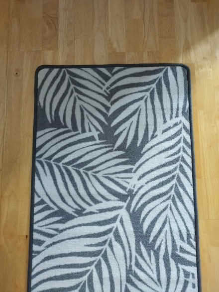 Photo of free Grey and white leaf motif runner (Haywood RG12) #1