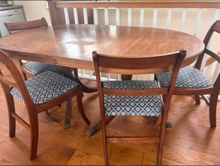 Photo of free Extendable Dining Table & 4 Chairs (NG34) #4