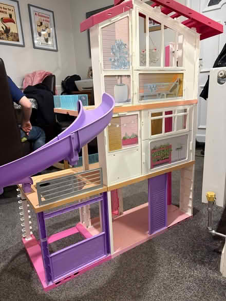 Photo of free Barbie dreamhouse (Katherines CM19) #1