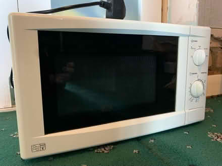 Photo of free Basic microwave (Rearsby LE7) #1