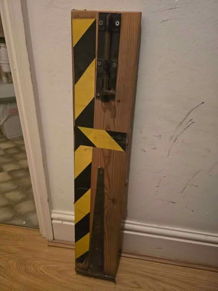 Photo of free Wood piece with hinge and bolt lock (Bedford Centre MK40) #3