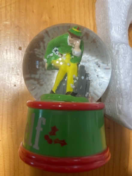 Photo of free Elf snow globe (Sundale Fremont) #2