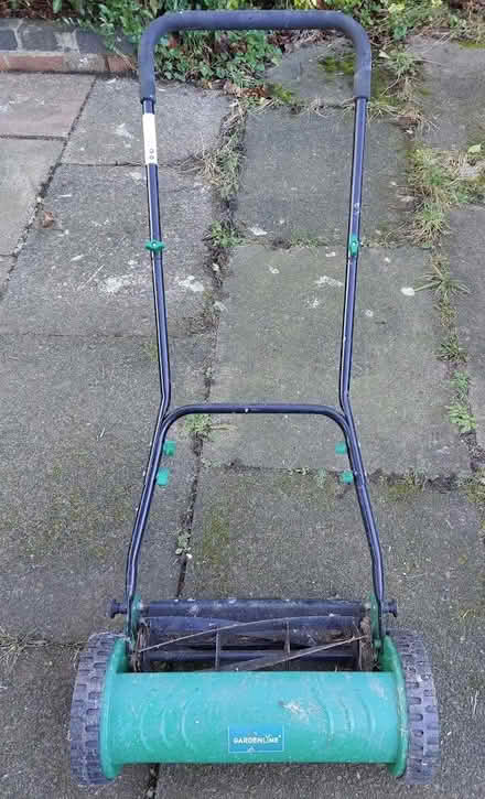 Photo of free Manual lawnmower (Aylestone Road LE2) #1