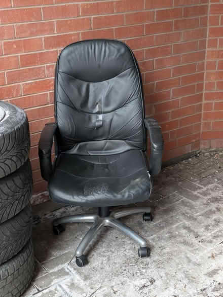 Photo of free CURB (behind bldg) rolling chair (170 Booth St Ottawa Ontario) #2