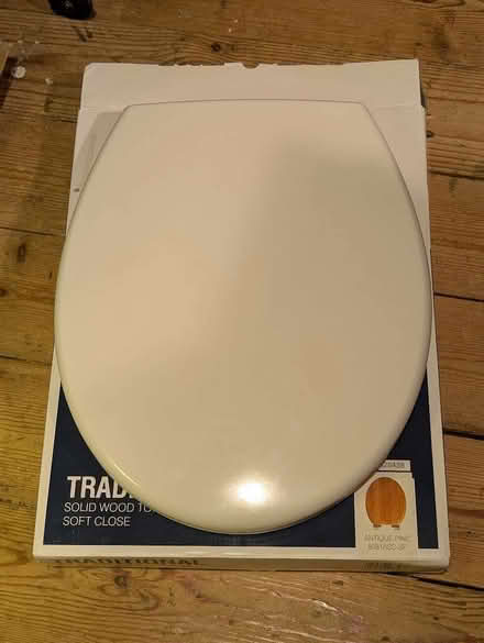 Photo of free Nearly new soft-close toilet seat. (Oxford-Freegle CGA OX4) #1