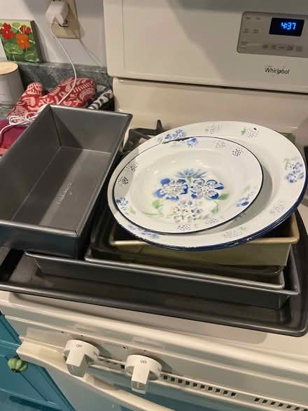 Photo of free Bakeware & Tin plates (North Beverly) #1