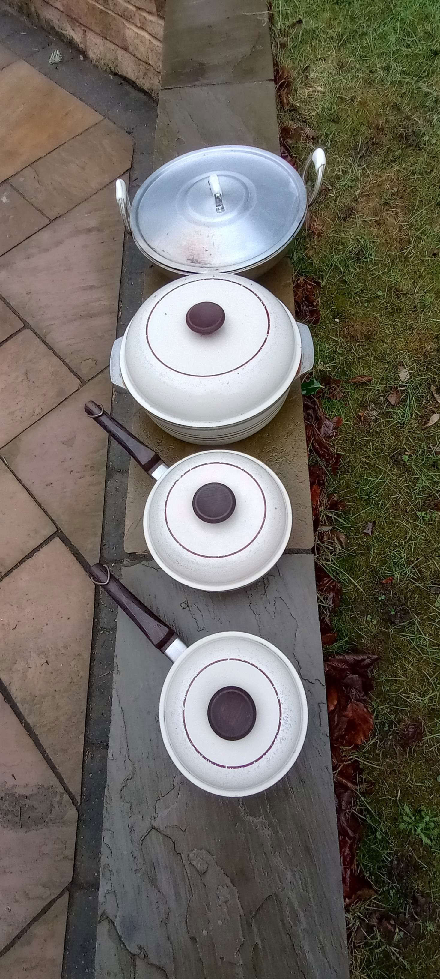 Free: Three pots and a wok (Calverley LS28) - Leeds Freegle