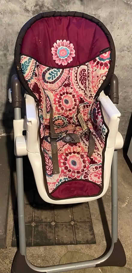 Photo of free Car Seat & High Chair (2533 Colfax Ave S, Mpls.) #1