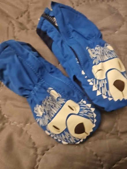 Photo of free Kids gloves (EH4 7DN) #1