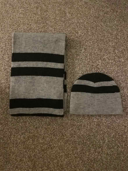 Photo of free Hat & Scarf set (Appleton) #1