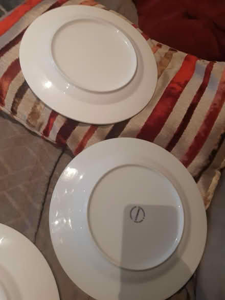 Photo of free 3 white dinner playes (KT16 chertsey) #2