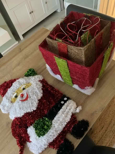 Photo of free Xmas decs (CH62) #1