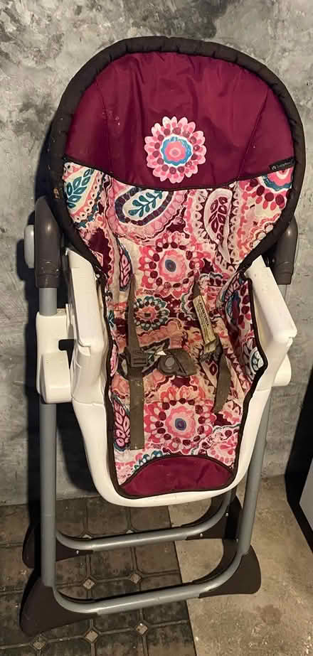 Photo of free Car Seat & High Chair (2533 Colfax Ave S, Mpls.) #2