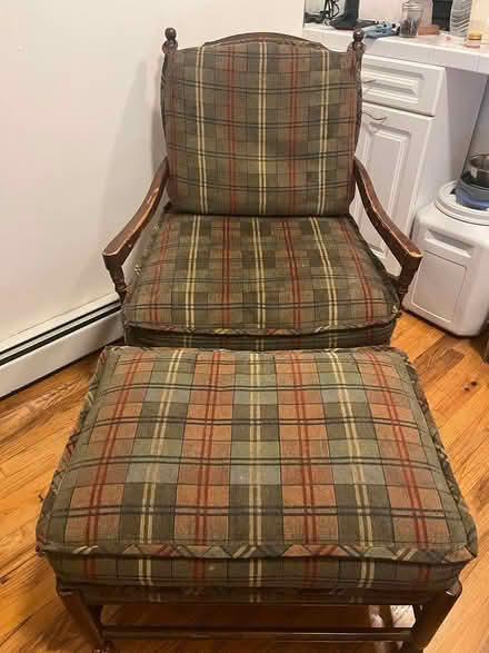 Photo of free Plaid Arm Chair and Ottoman set (Downtown Jersey City) #2