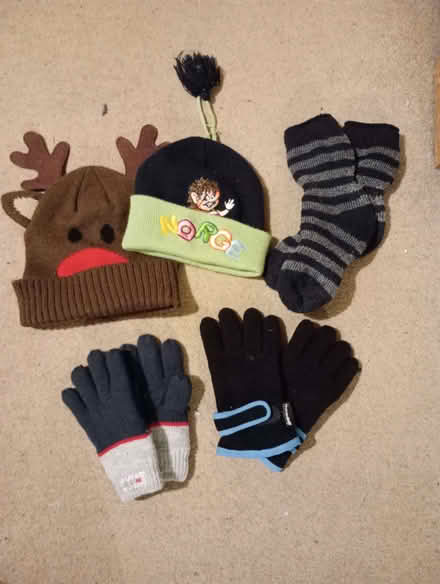 Photo of free Kids gloves and hats (Weston) #1