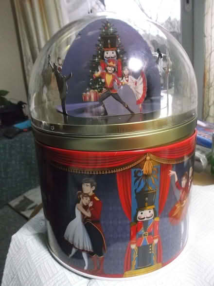 Photo of free musical tin (Bournes Green SS2) #3