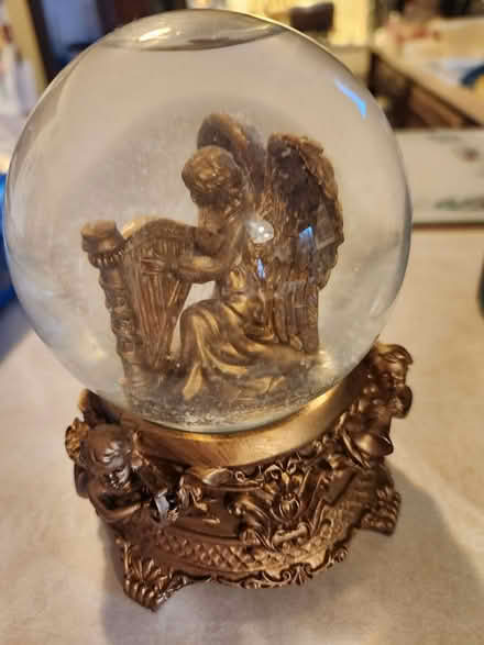 Photo of free angel snow globe (Manville) #1