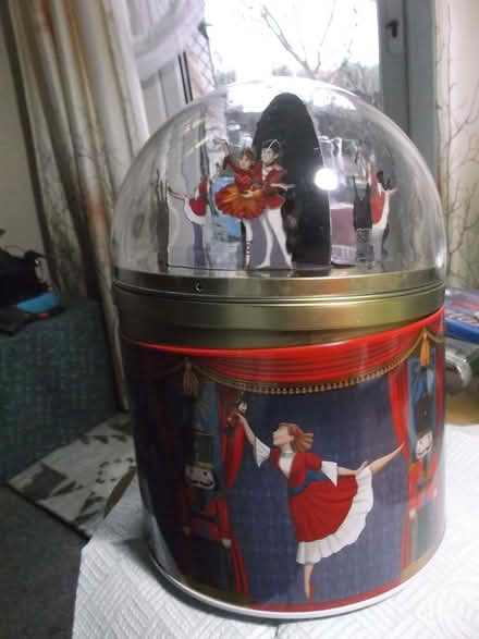 Photo of free musical tin (Bournes Green SS2) #2