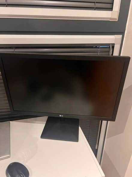 Photo of free LG Desktop Monitor (Oakwood N14 4EY) #1