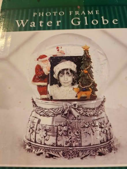 Photo of free photo frame snow globe (Manville) #1