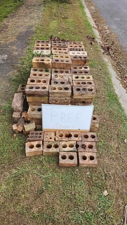 Photo of free Garden bricks/pavers (Tarlo St Eagleby) #1