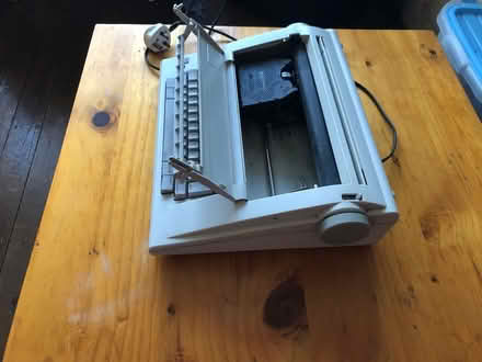 Photo of free Electric typewriter Smith Corona (BR3 Elmers End) #4