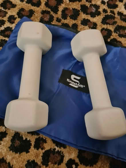 Photo of free Pair of 2kg weights (BS5) #1