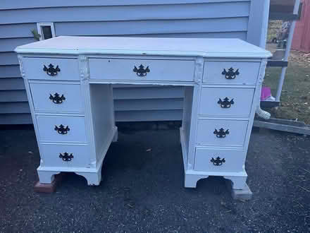 Photo of free white desk (Stoneham) #1