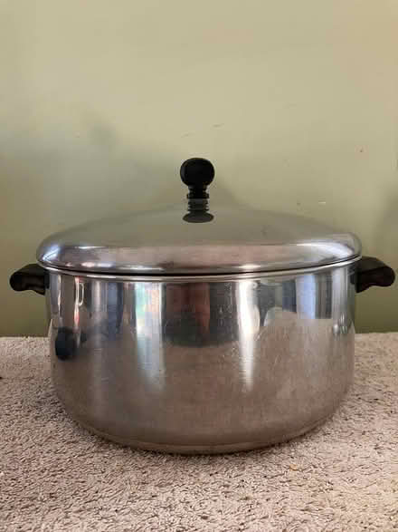 Photo of free 6-quart Farberware Pot (Near Gary Ave & Schick Rd) #1