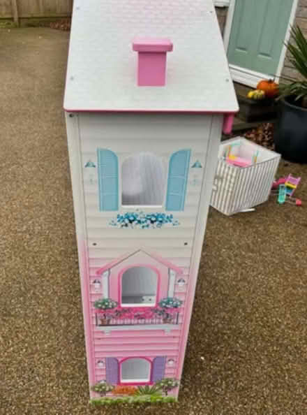 Photo of free Childs Dolls House (Whitelea NE23) #3