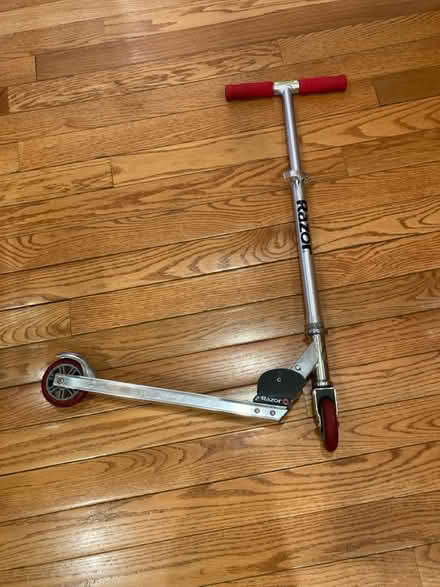 Photo of free Kids razor scooter (East somerville ma) #1