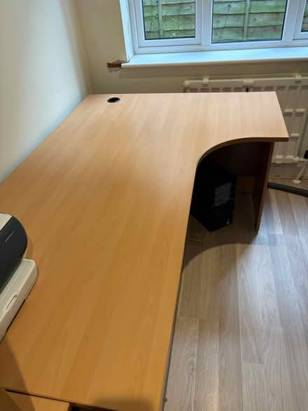 Photo of free Corner desk (Carshalton beeches) #1