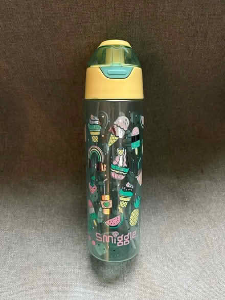 Photo of free Smiggle water bottle (Barnsbury N1) #1