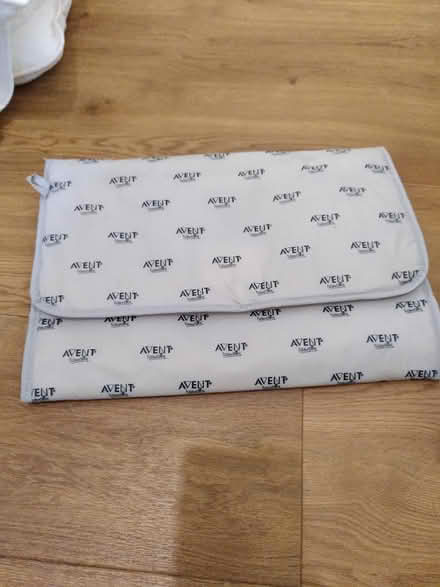Photo of free Changing bag - black - Avent brand (Byfleet KT14) #3
