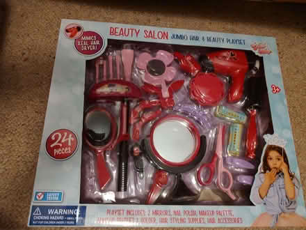 Photo of free Girls toy hair/beauty set and accessories (Southport PR8) #2