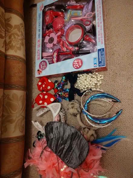 Photo of free Girls toy hair/beauty set and accessories (Southport PR8) #1