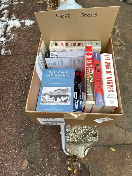 Photo of free Books (Jersey City 07304.) #1