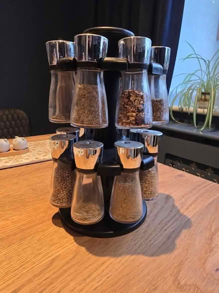 Photo of free Resolving spice rack (EN5) #1