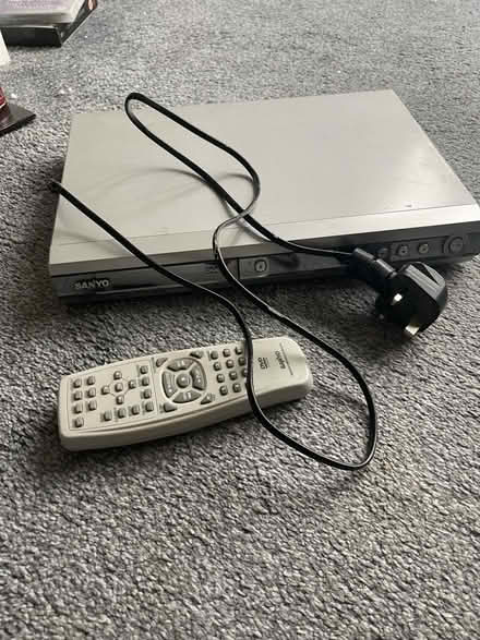 Photo of free DVD player with remote. (Oxford-Freegle CGA OX4) #1