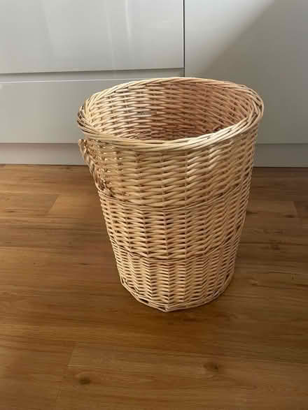 Photo of free Wicker laundry basket. 50 cm high. Excellent condition. (Hala LA1) #2