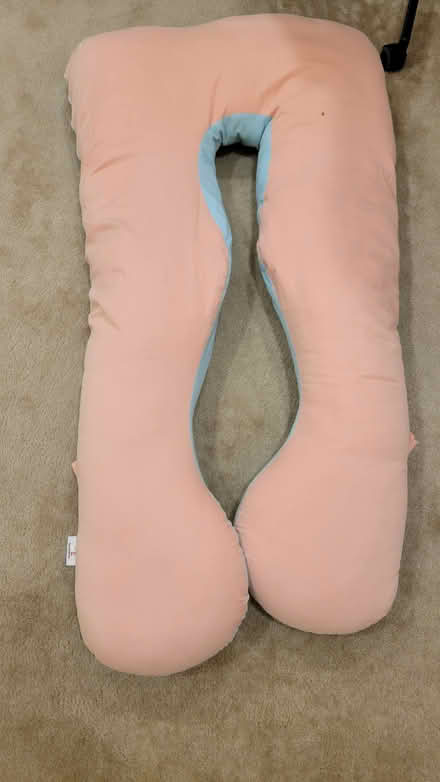 Photo of free U-Shape Jumbo Full Body Pillow (Sunnyvale) #1